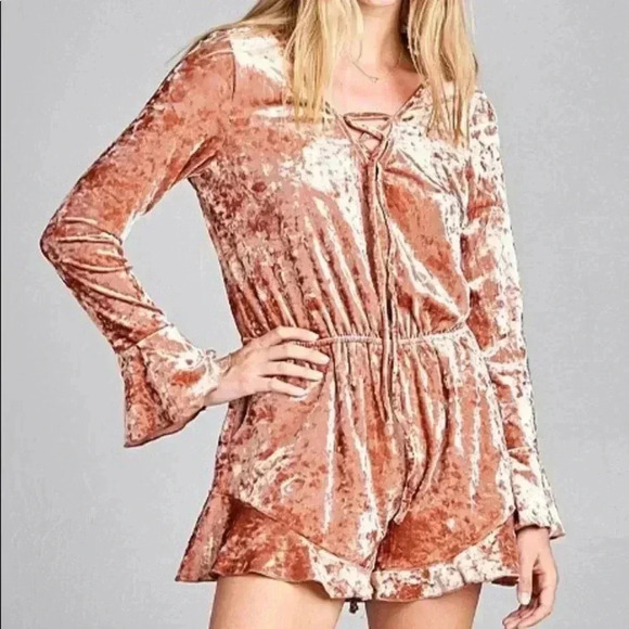 🆕Velzera Bell Sleeve Velvet Lace-Up Romper🆕 - Picture 1 of 13